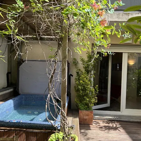 Maison Lavaud בית הארחה